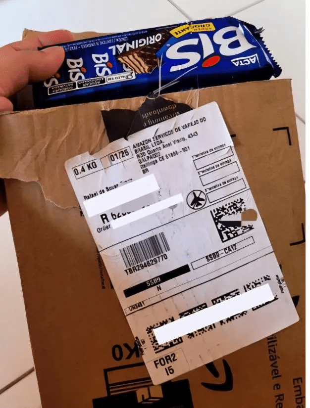 Brasileiro compra iPhone na Amazon e recebe caixa de chocolates no lugar