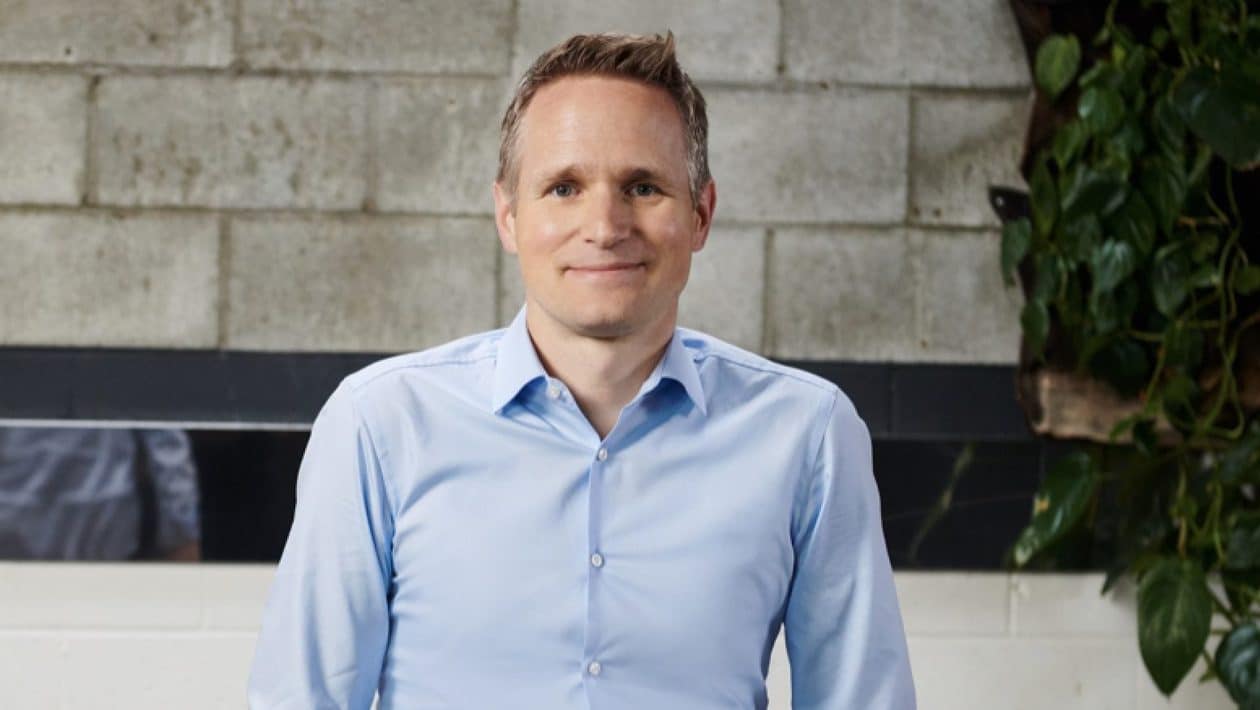 Chefe do Apple Music discute Bad Bunny no Super Bowl, fraudes no streaming e mais