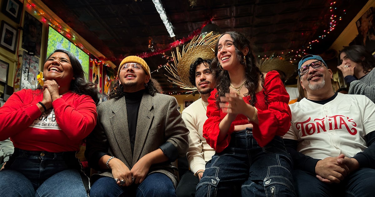 Super Bowl: Apple mostra impacto do show de Bad Bunny em comercial da série “Shot on iPhone”