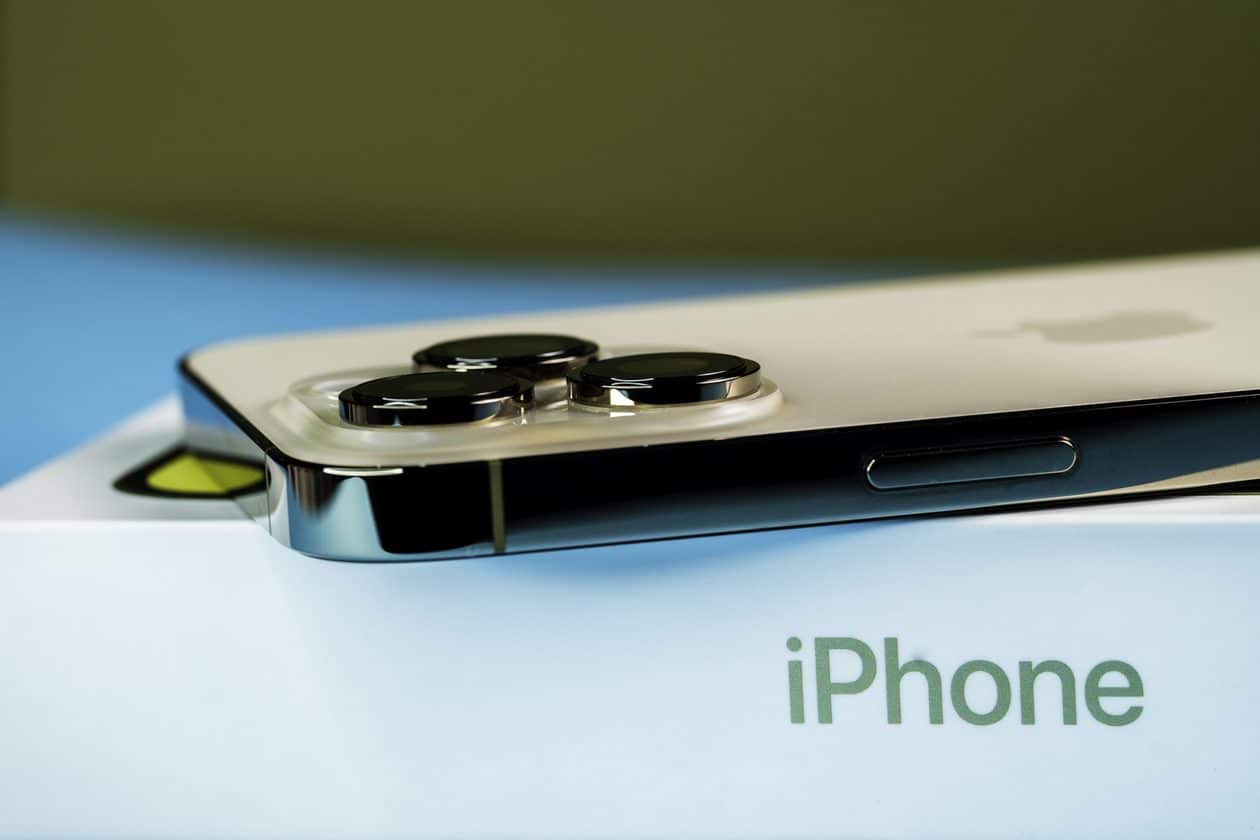 Leilões da Receita em Fortaleza e Brasília têm iPhone a partir de R$100 e MacBook Air por R$1.440