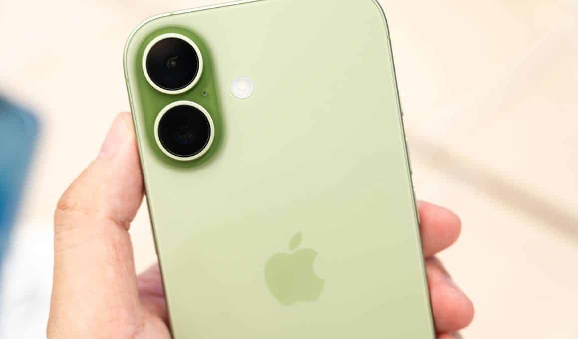 iPhone 17 na cor sálvia