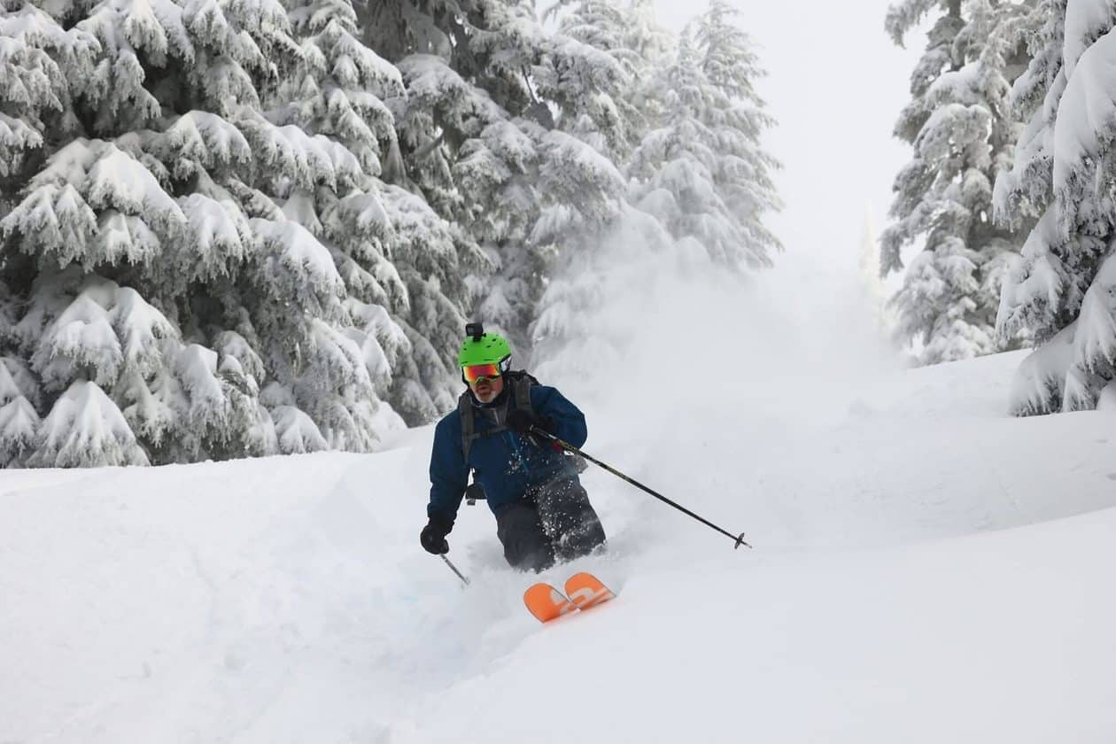 Esquiador em apuros é resgatado graças à localização do app Buscar