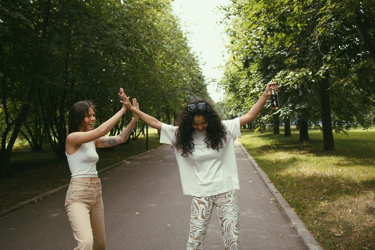 Duas mulheres na rua