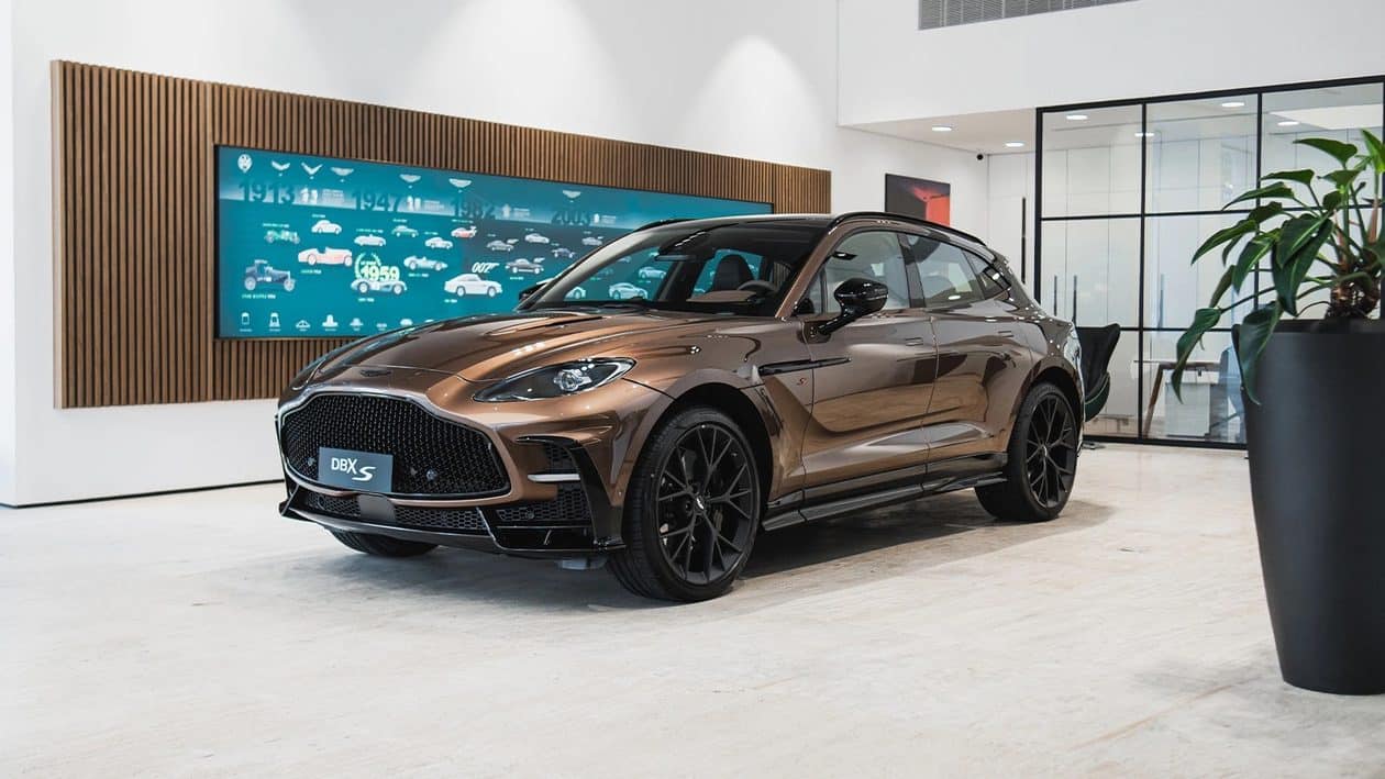 Carros da Aston Martin com CarPlay Ultra já estão disponíveis no Brasil