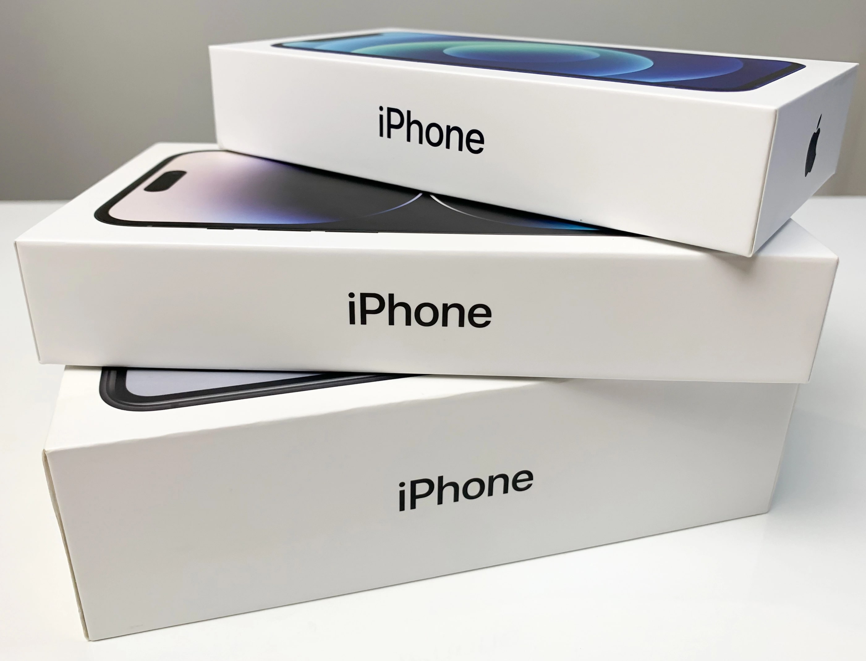 Caixas de iPhones empilhadas