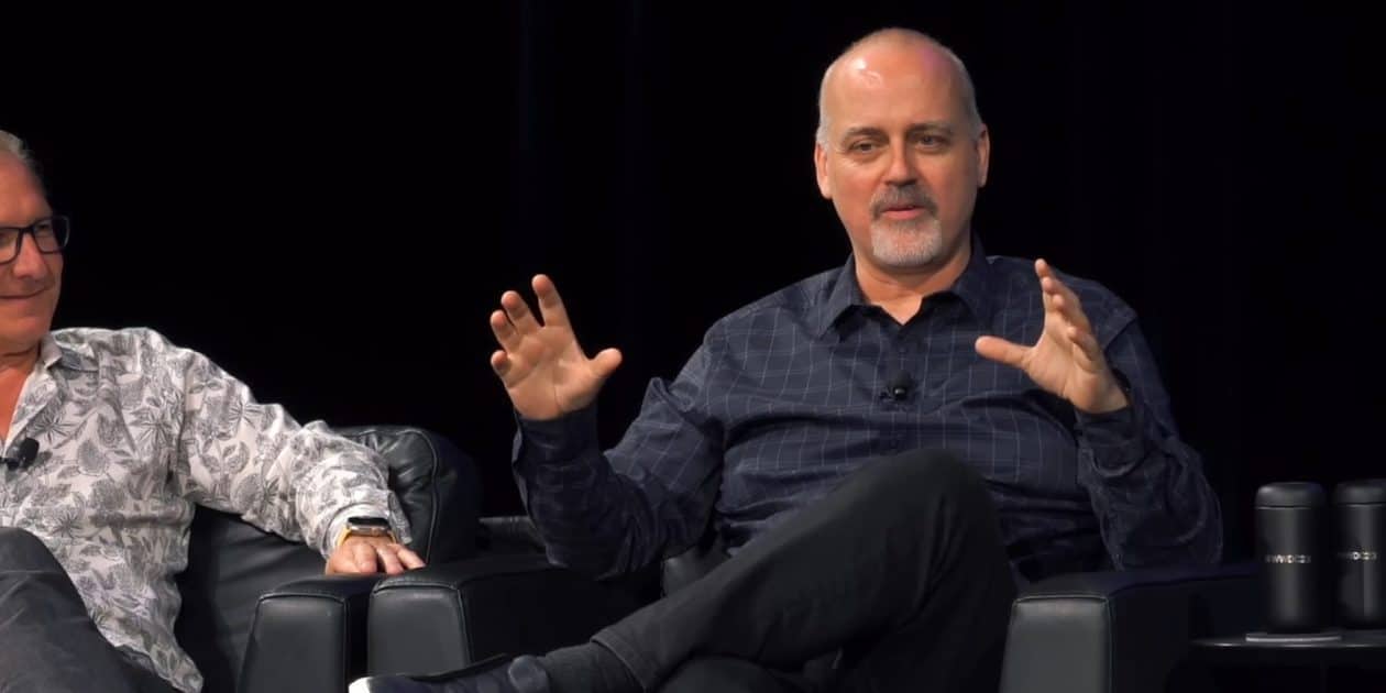 Responsável pela reformulação da Siri cogitou sair da Apple, diz Mark Gurman