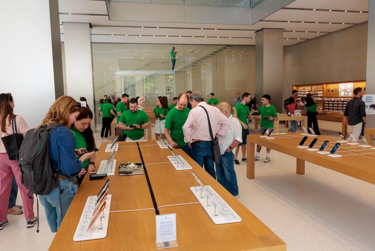 Apple Passeig de Gràcia, em Barcelona, reabre após grande renovação